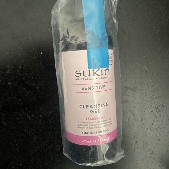 NEW: Sukin Sensitive Cleansing Gel - 125mL/4.23oz - Picture 1 of 1